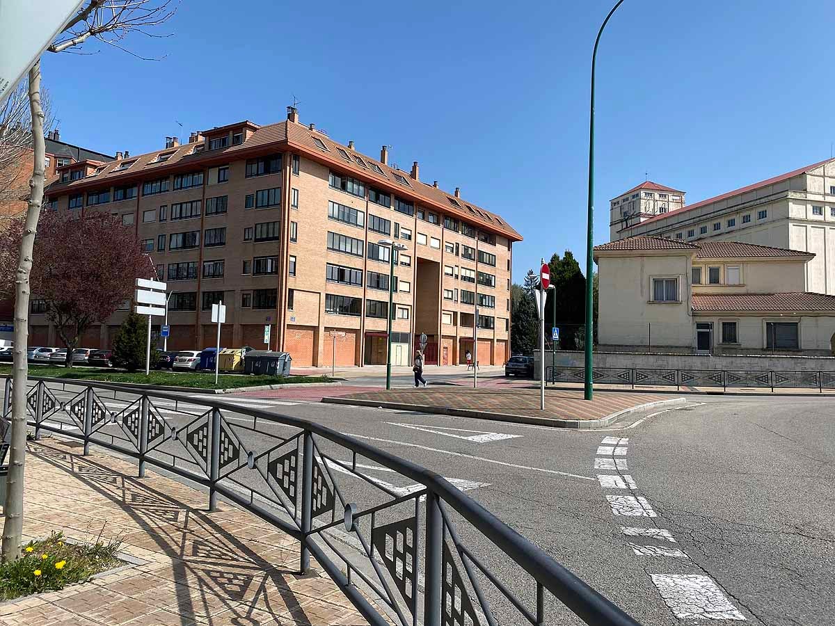 Cola para entrar a un estanco del barrio.