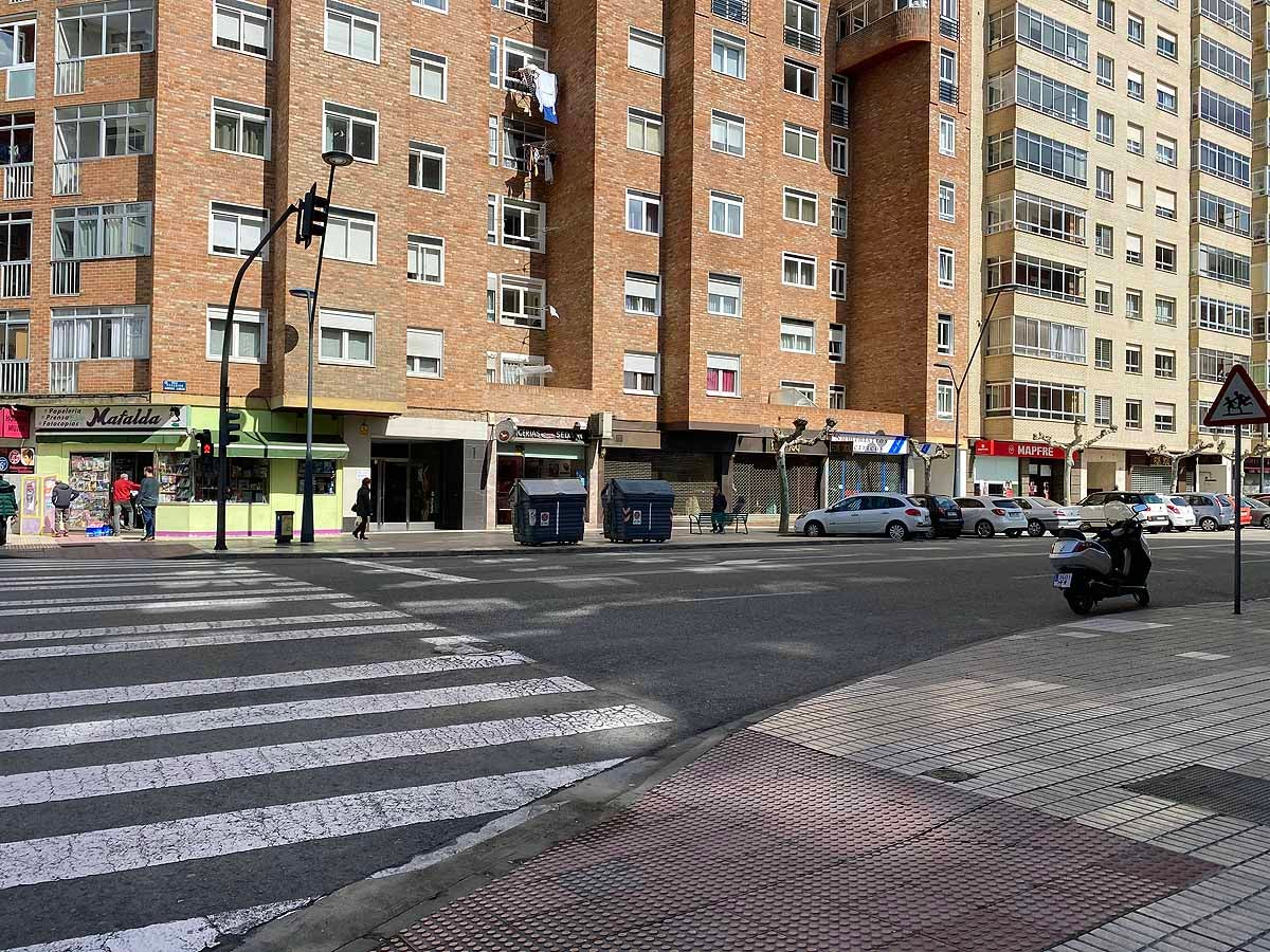 Cola para entrar a un estanco del barrio.