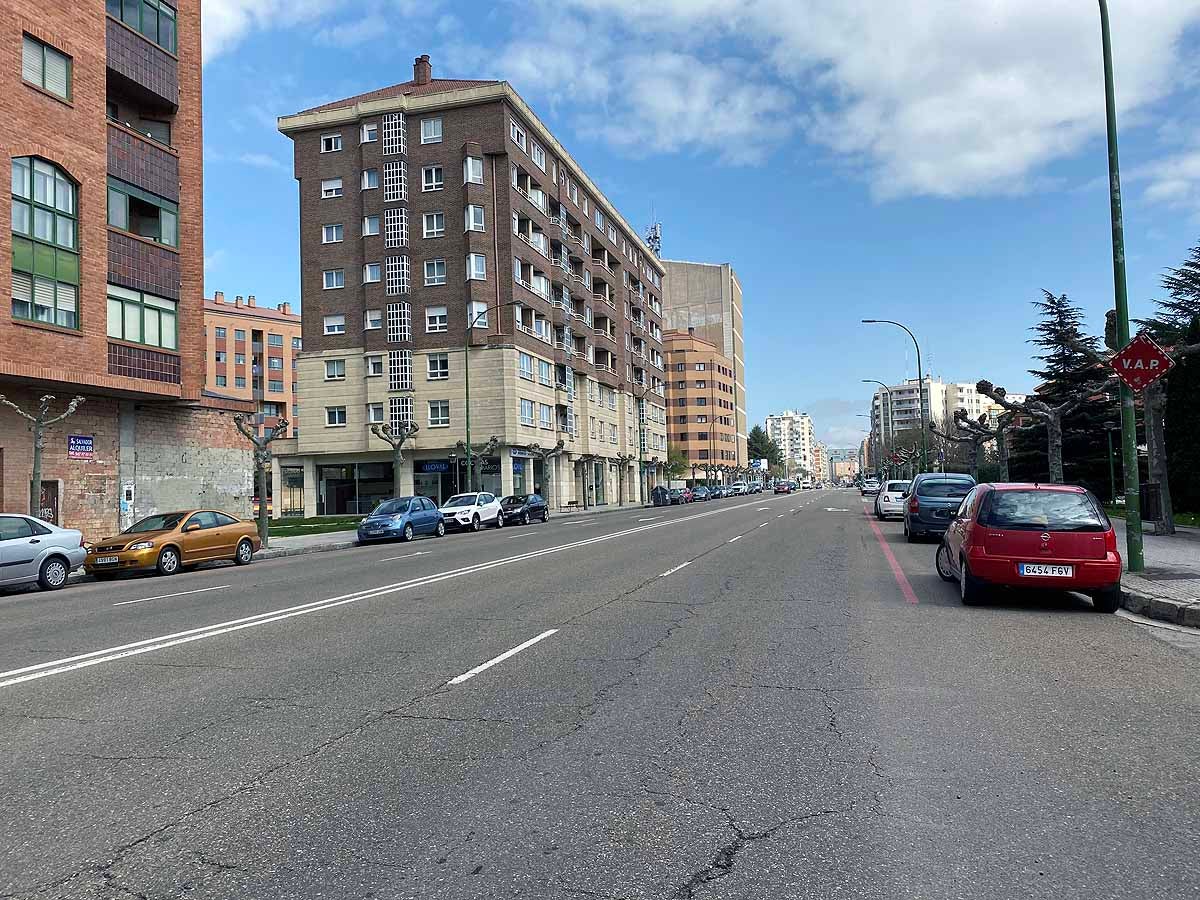 Cola para entrar a un estanco del barrio.