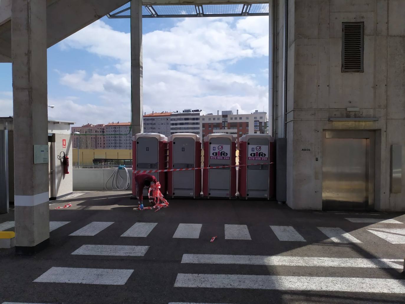 La crisis del coronavirus ha obligado a ampliar las instalaciones con una infraestructura habilitada en el aparcamiento de urgencias.