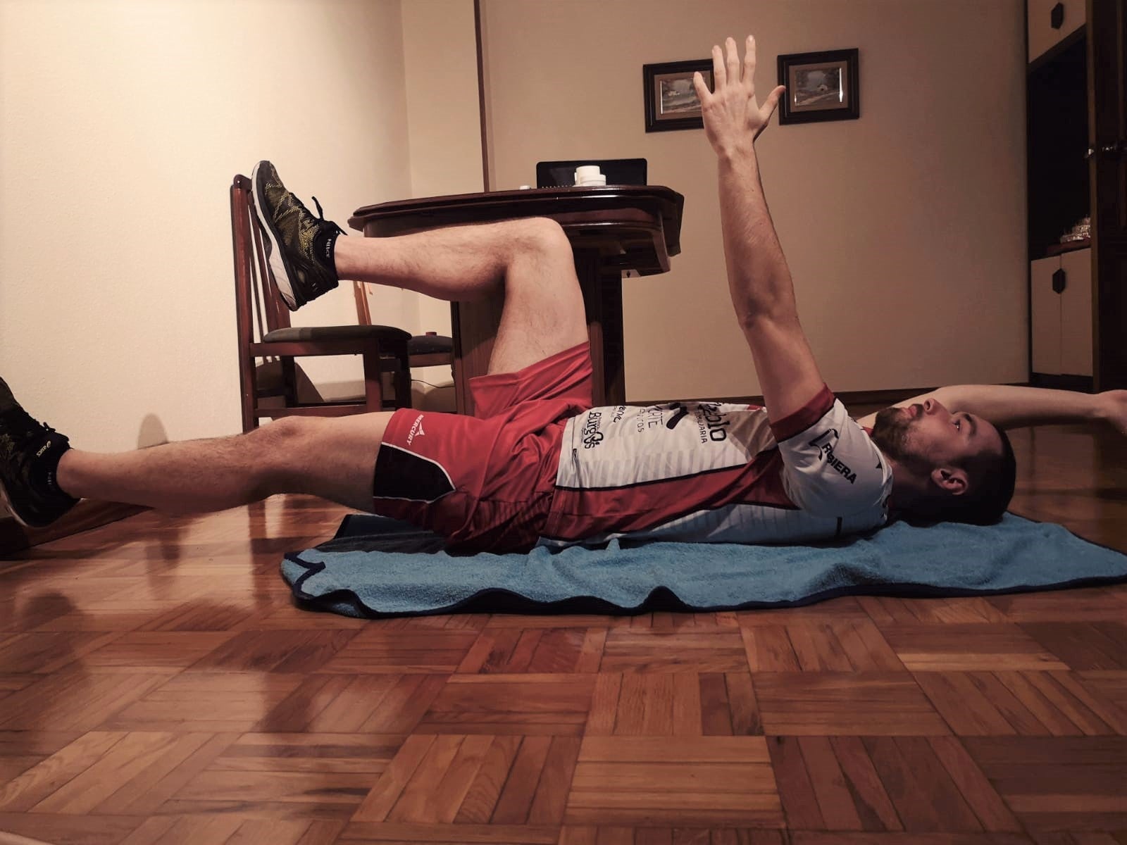 Fotos: Mucha predisposición y una pizca de creatividad en los entrenamientos en casa de los equipos burgaleses