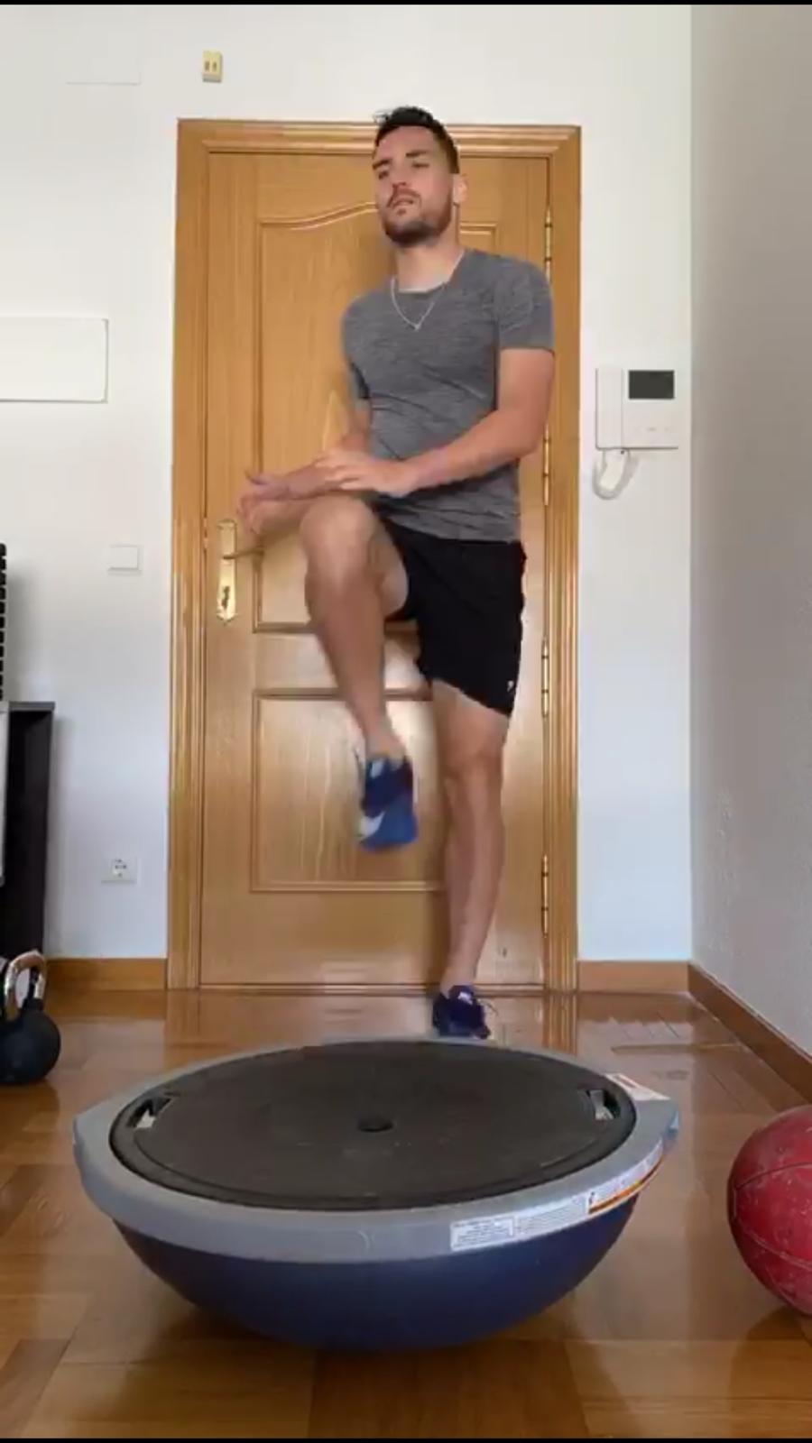 Fotos: Mucha predisposición y una pizca de creatividad en los entrenamientos en casa de los equipos burgaleses