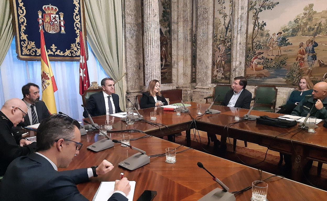 José Manuel Franco, delegado del Gobierno en Madrid, durante una reunión del centro de coordinación de la crisis.