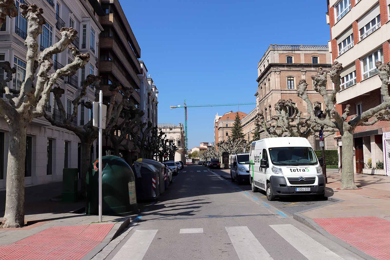 Fotos: El sol ilumina las calles de una ciudad vacía