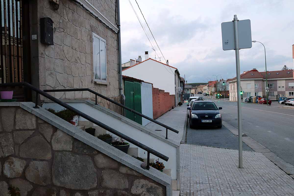 Fotos: Los barrios burgaleses dan ejemplo en una cuarentena con más luz y con mensajes positivos en las ventanas