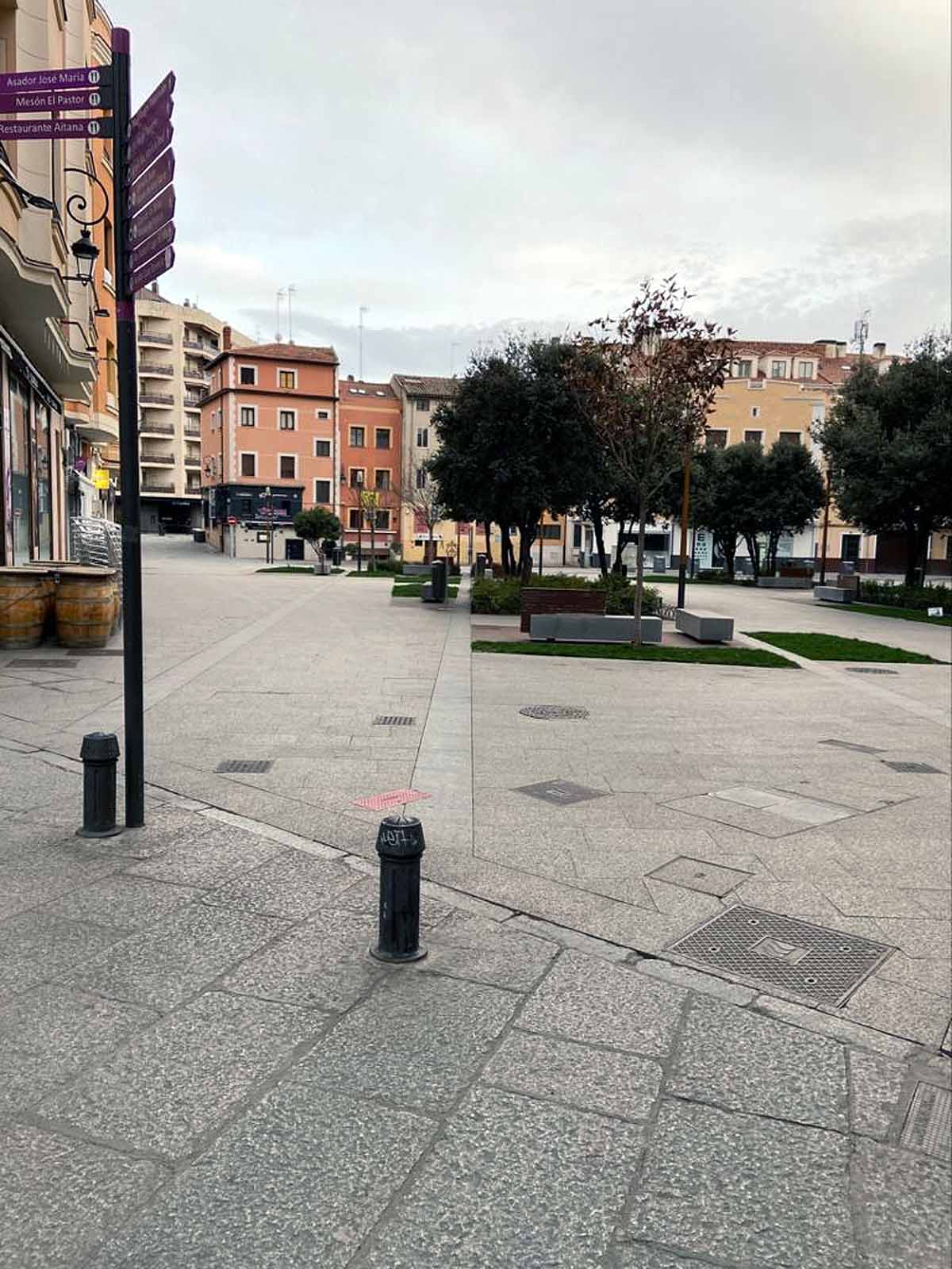 Plaza de Santa María totamente vacía.