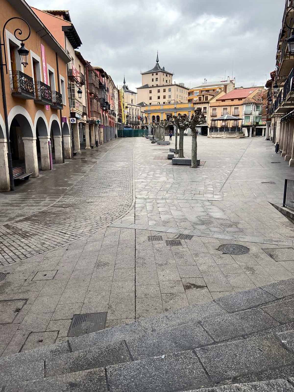 Plaza de Santa María totamente vacía.