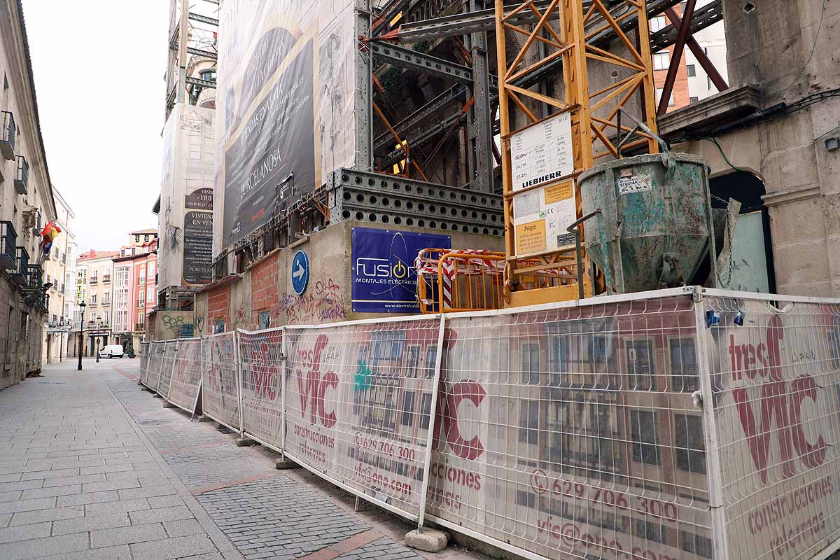 Las obras de la capital permanecen cerradas y la industria reduce su actividad.