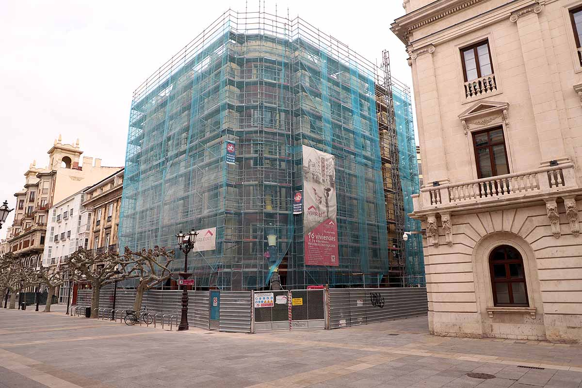 Las obras de la capital permanecen cerradas y la industria reduce su actividad.