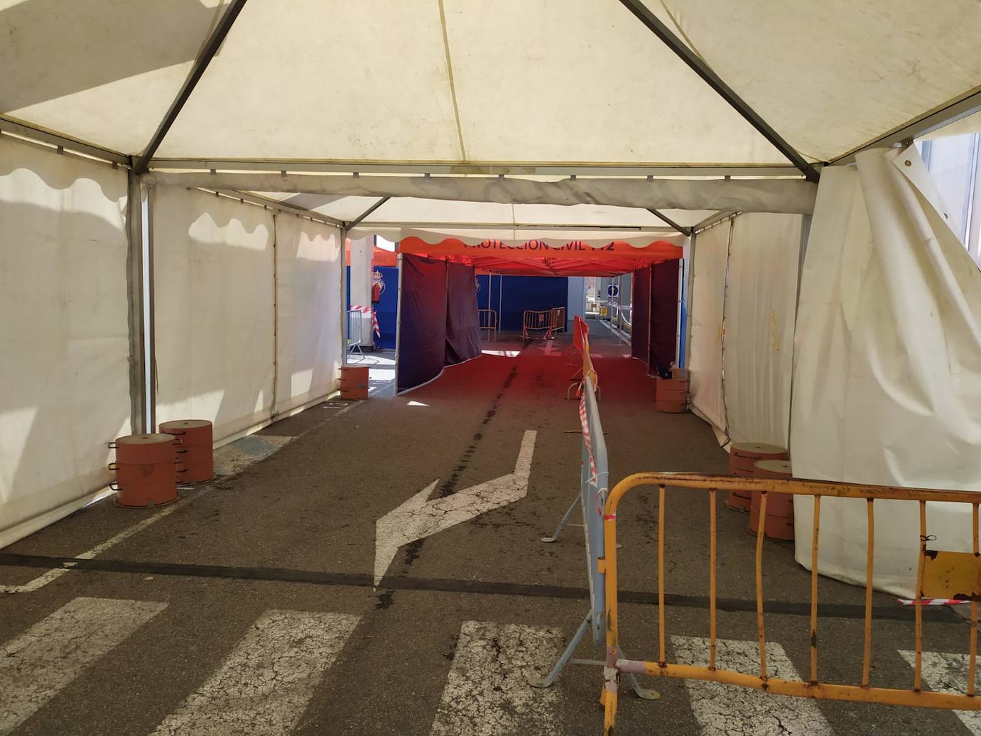 Fotos: La carpa de triaje del Hospital de Burgos empieza a funcionar este jueves