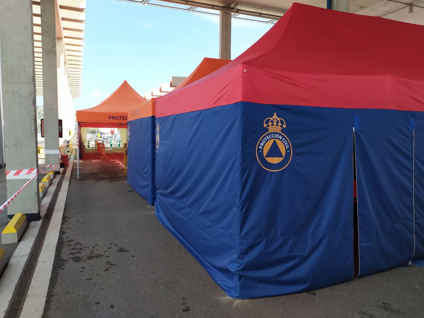 Fotos: La carpa de triaje del Hospital de Burgos empieza a funcionar este jueves