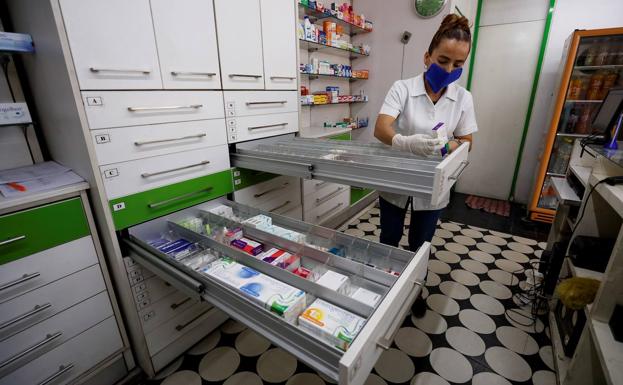 Los farmacéuticos de Castilla y León se ofrecen para hacer llegar mascarillas a todos