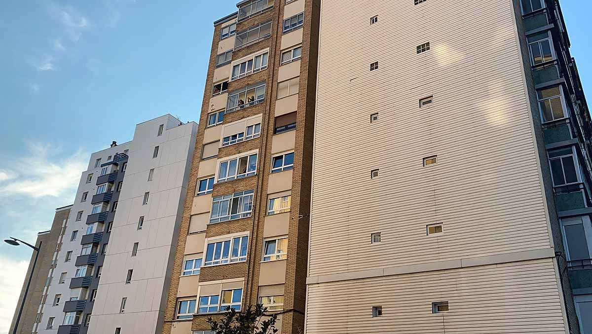 Barrios desiertos durante la tarde del Miércoles Santo.