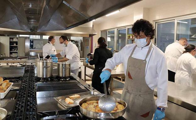 Dulces torrijas de Semana Santa para los profesionales del Hospital de Burgos