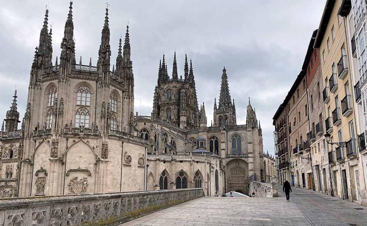 Domingo de Pascua gris y silencioso en Burgos en plena crisis del coronavirus