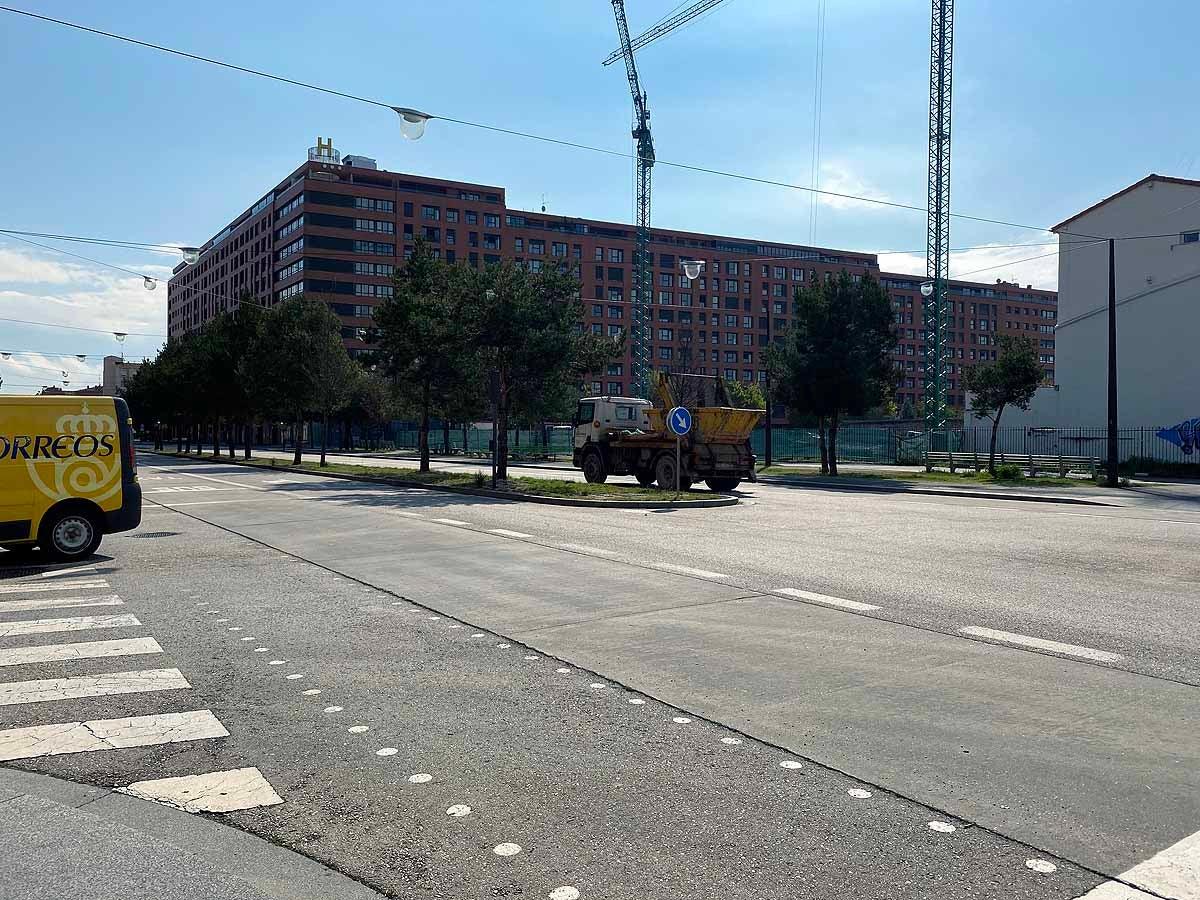 Este lunes se ha visto más peatones y más tráfico en la capital.