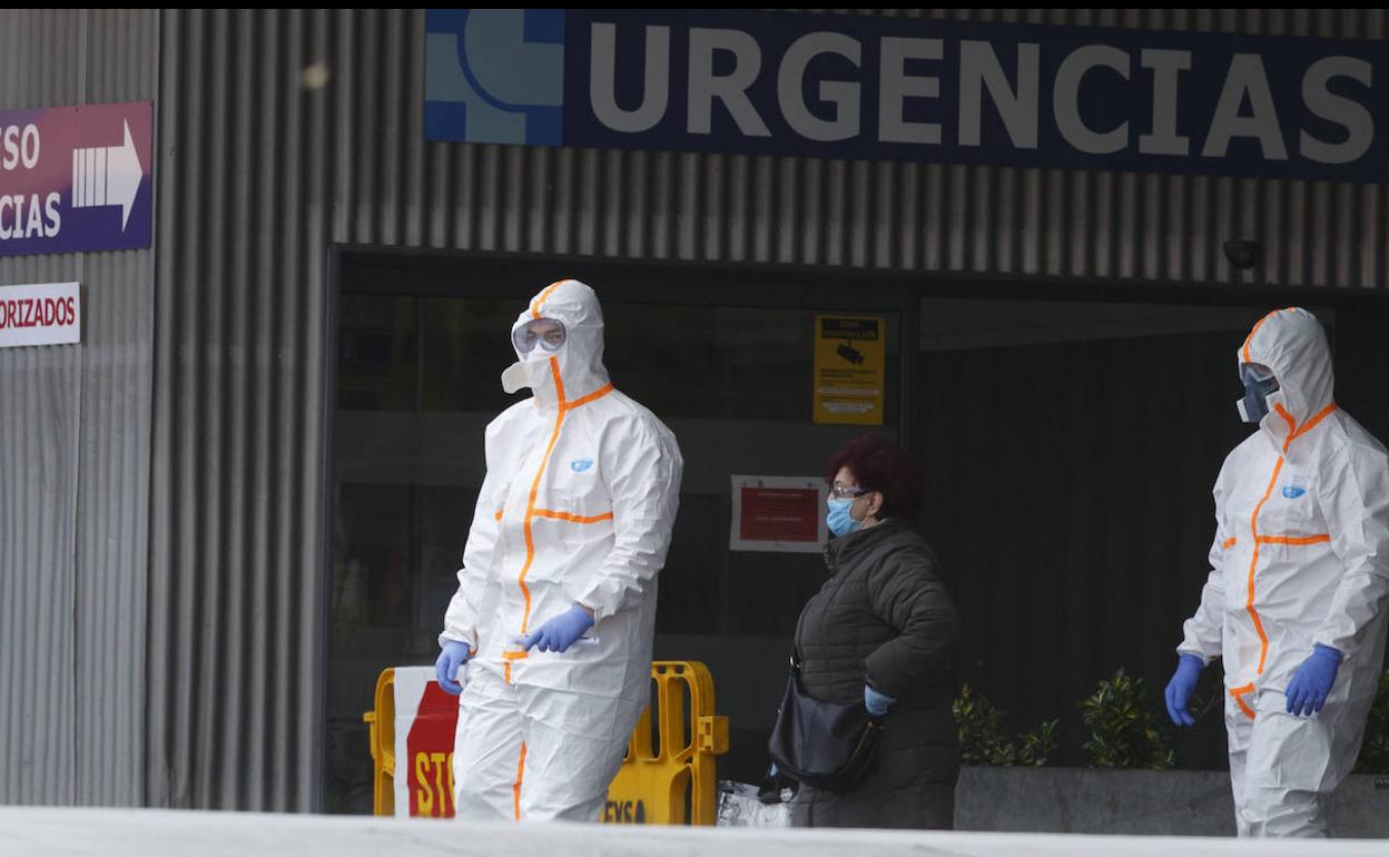 Entrada de Urgencias en el Hospital Clínico de Valladolid.