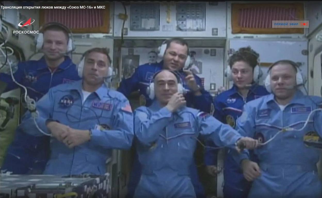 Astronautas en la Estación Espacial Internacional.