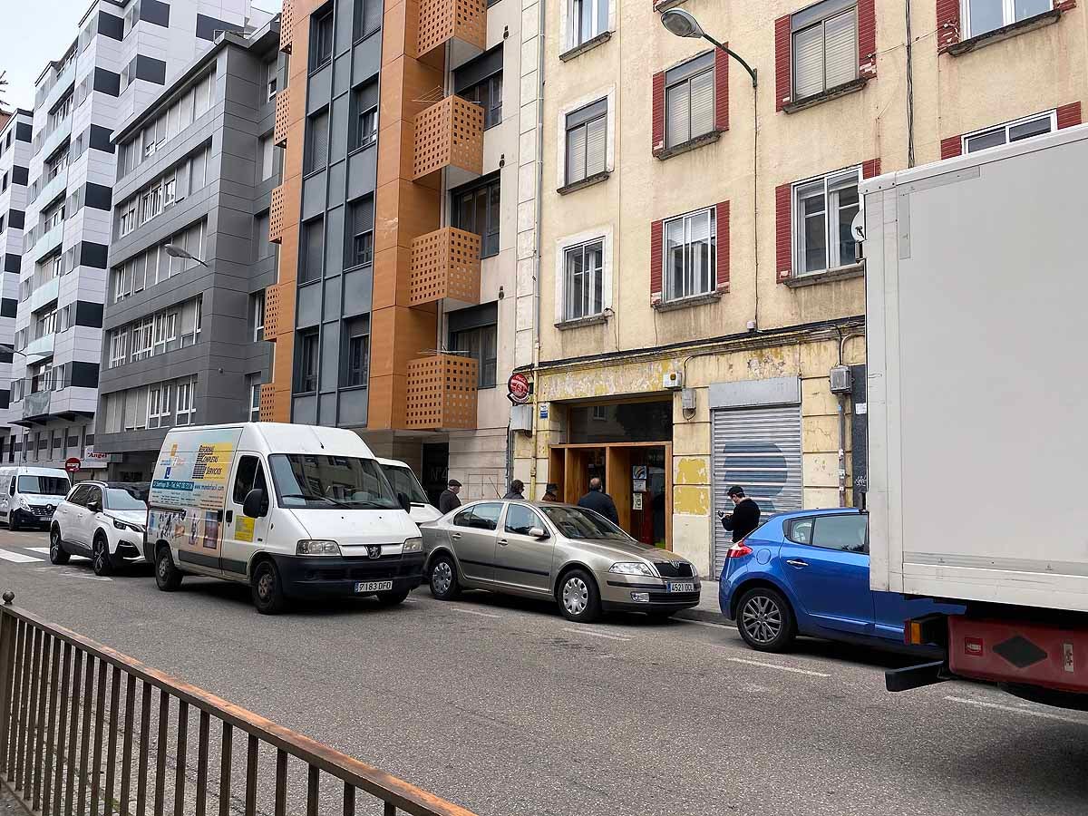 Los tiempos de espera en las tiendas de alimentación volvían a ser muy largos este jueves .