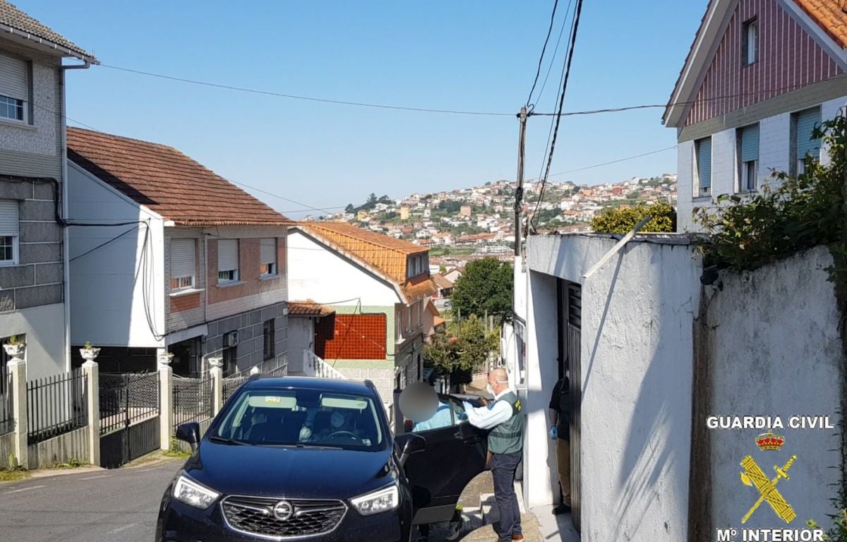 Fotos: Detenido en Vigo por estafar con la venta de mascarillas