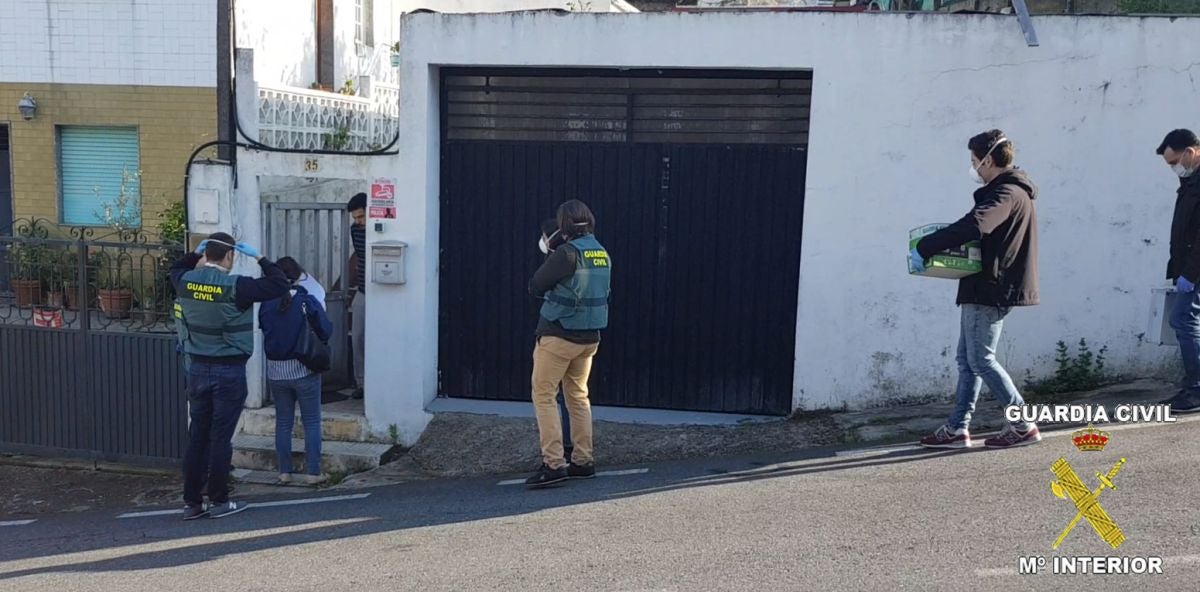 Fotos: Detenido en Vigo por estafar con la venta de mascarillas