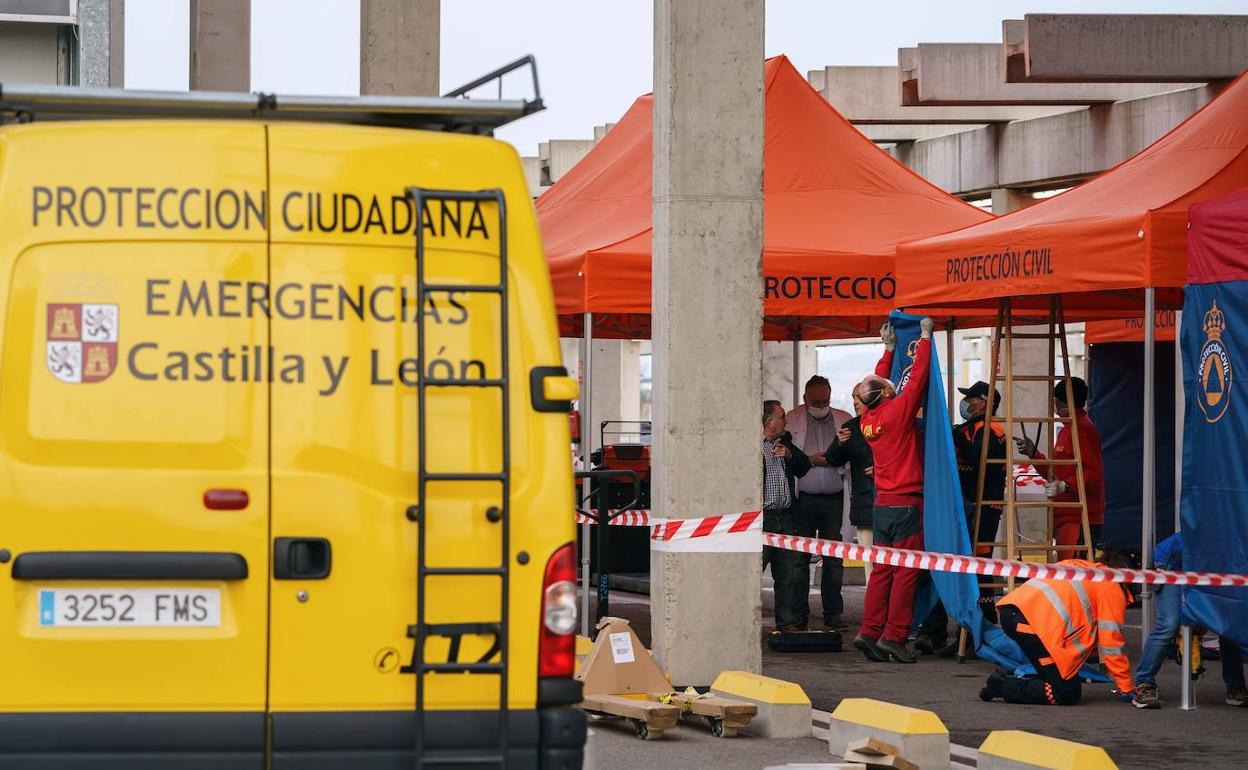 Imagen de la carpa de triaje en los exteriores del HUBU