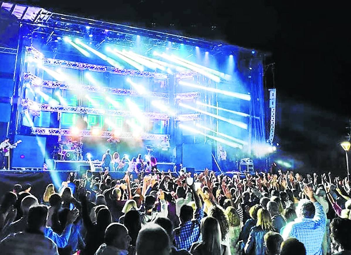 La orquesta Marsellla, durante una actuación en la localidad vallisoletana de Boecillo el año pasado.