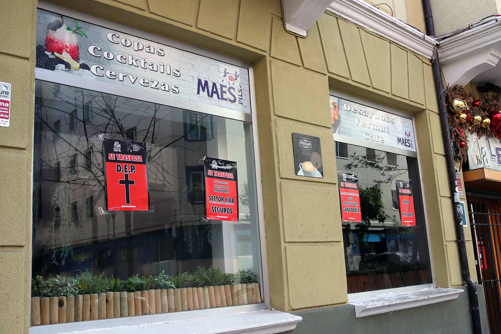 Fotos: La hostelería continúa con la persiana bajada