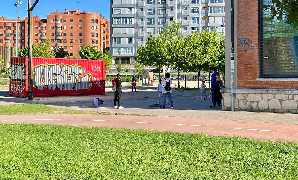 Fotos: Los parques y zonas verdes de Burgos se llenan cada tarde