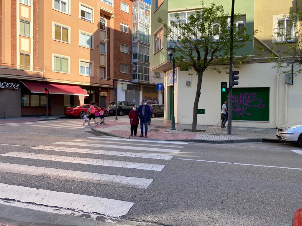 Fotos: Los parques y zonas verdes de Burgos se llenan cada tarde