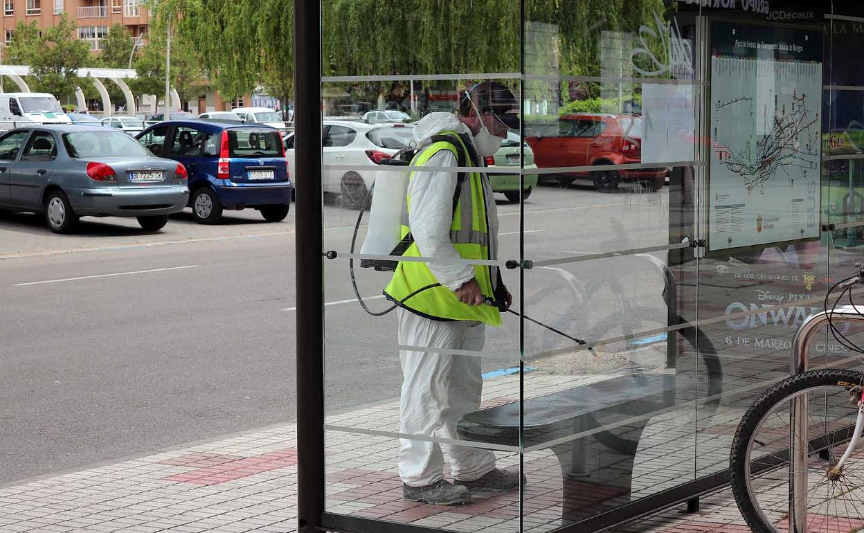 Se mantiene la desinfección en calles, espacios de afluencia de ciudadanos o mobiliario urbano