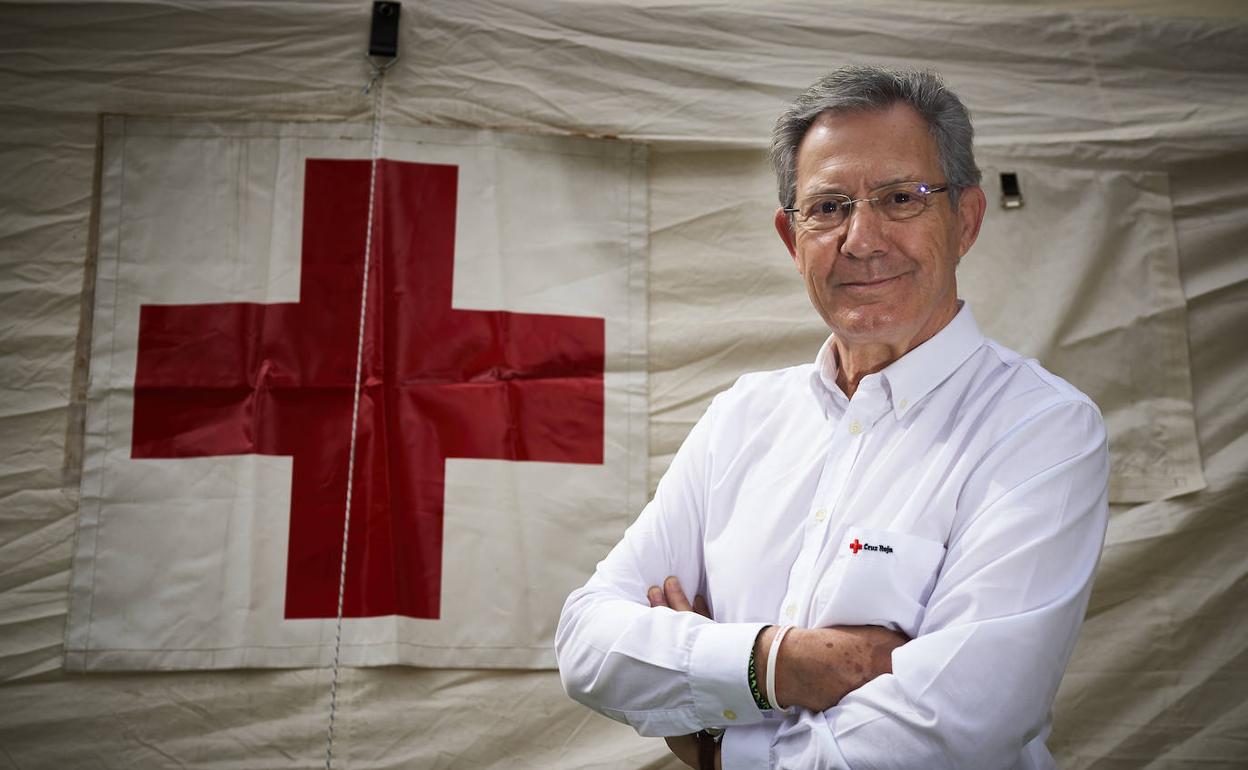 Javier Senent, ayer, en la sede de Cruz Roja en Madrid. 