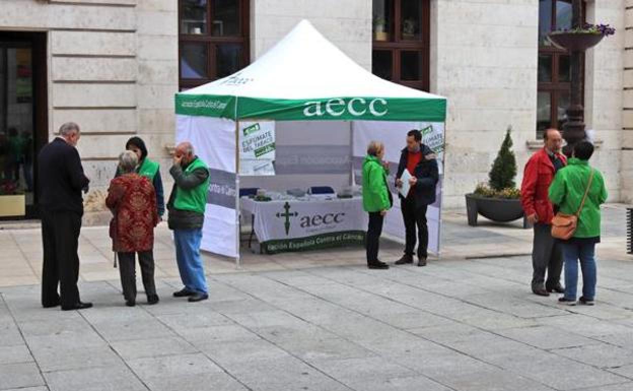 Imagen una jornada informativa y solidaria de la AECC.