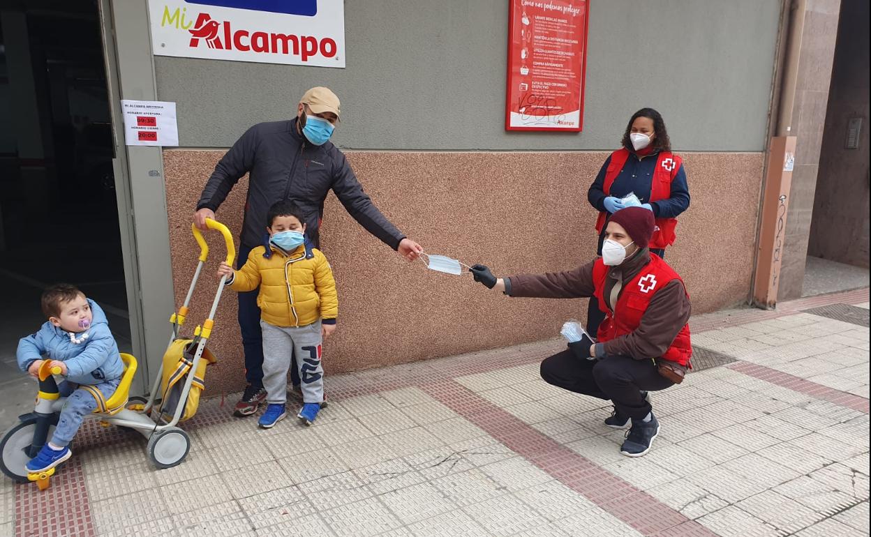 Se han repartido 2.000 mascarillas. 