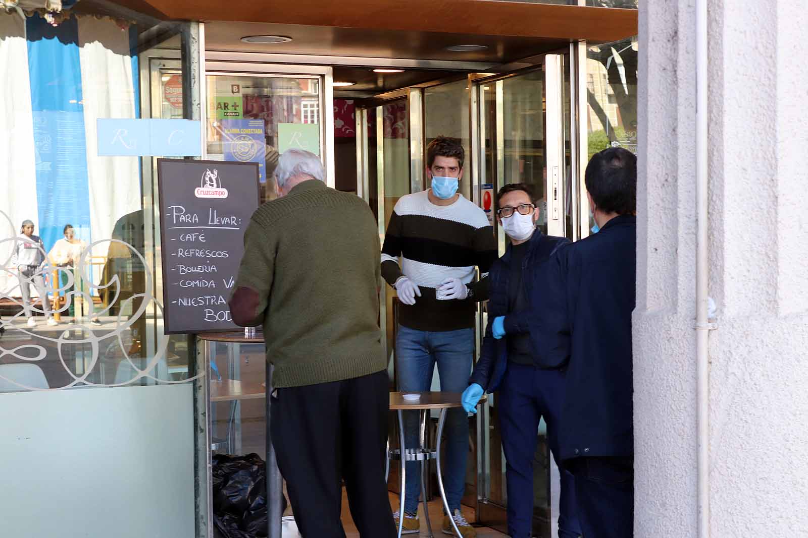 Fotos: Cafés para llevar en este lunes de fase 0 con alivio