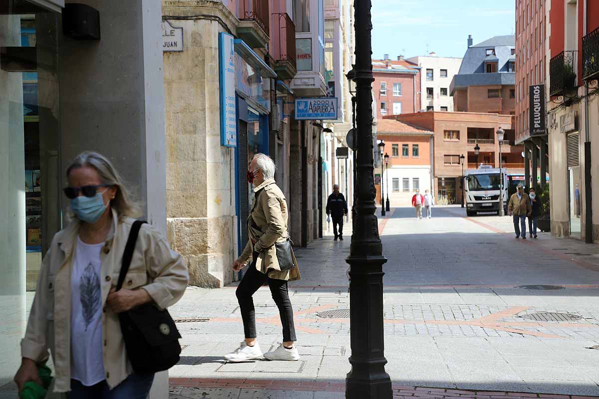 Desescalada Fotos: El uso de las mascarillas se impone en Burgos