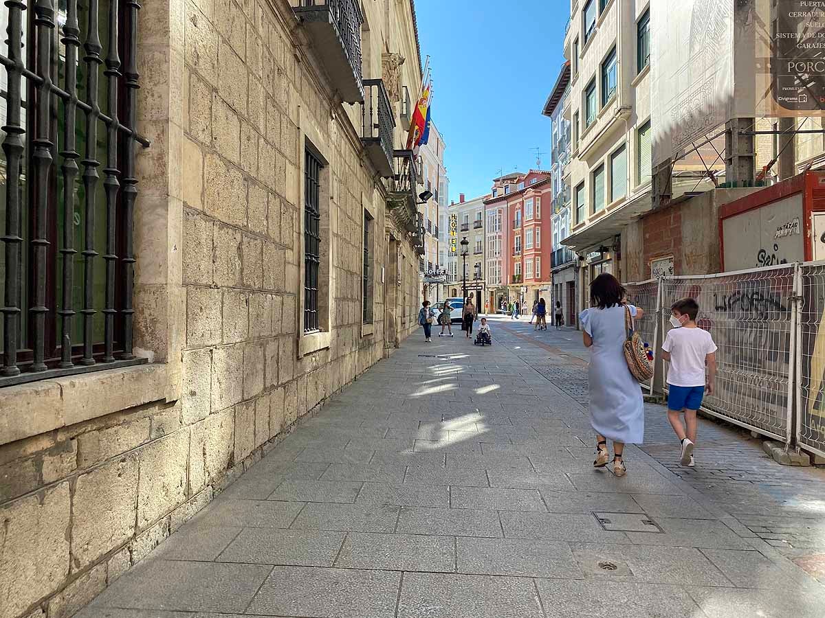 Desescalada Fotos: La apertura de las tiendas &quot;normaliza&quot; la imagen del centro de Burgos