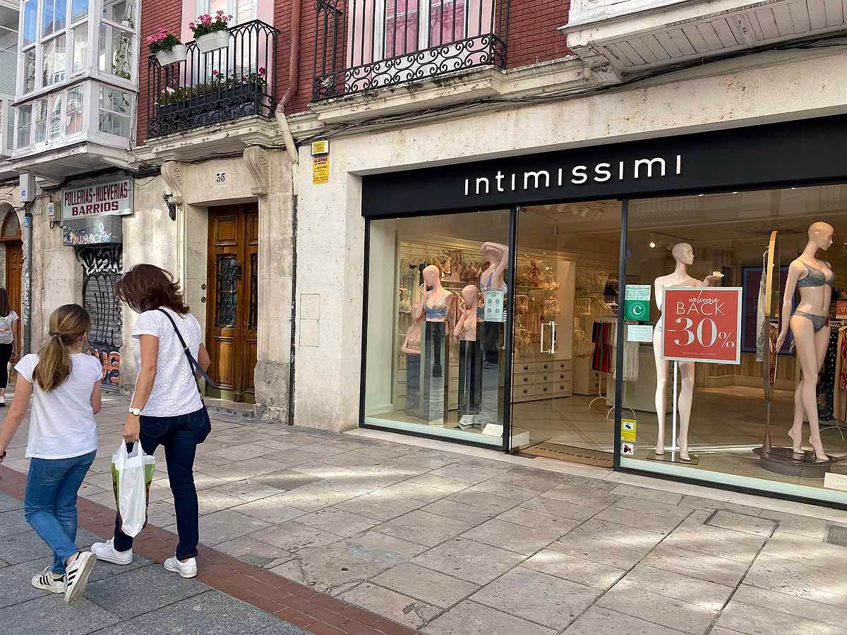 Desescalada Fotos: La apertura de las tiendas &quot;normaliza&quot; la imagen del centro de Burgos