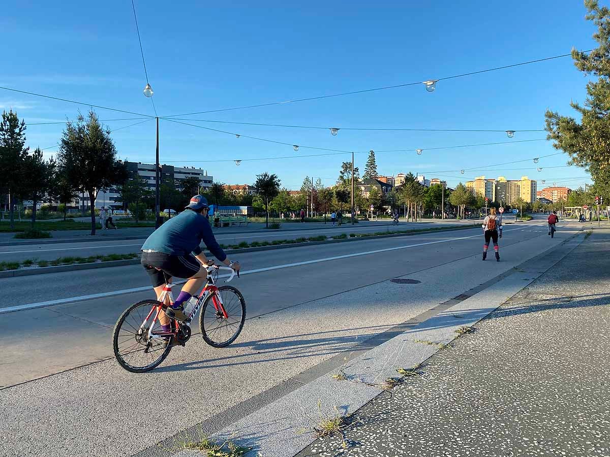 Coronavirus Fotos: Las bicicletas se adelantan al verano en Burgos