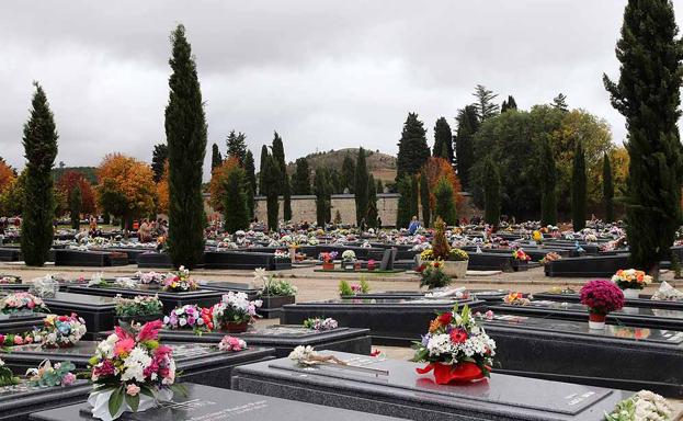 Vuelve la ORA, la apertura del cementerio y el cobro de autobuses, que siguen con aforo limitado