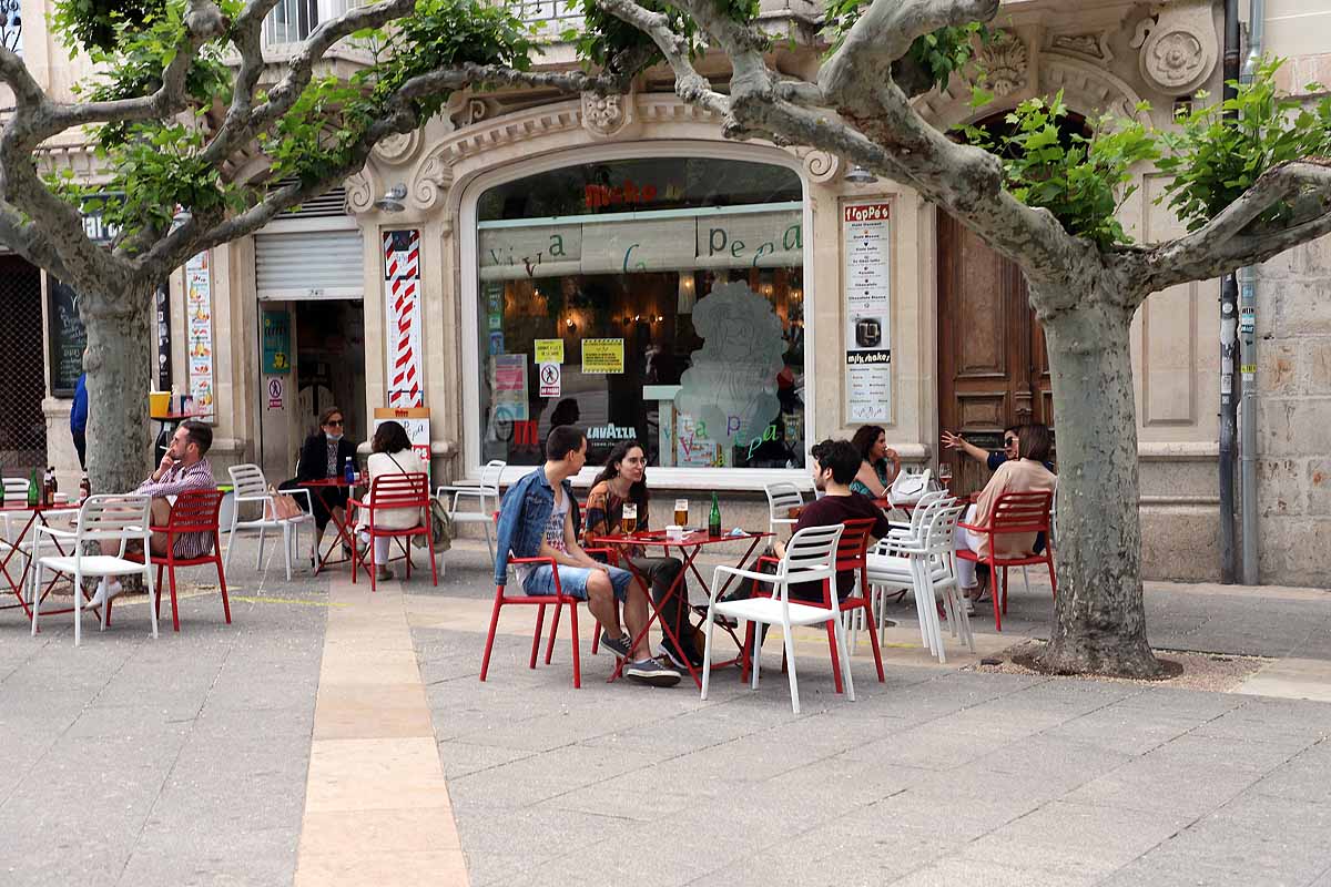 Desescalada Fotos: Tarde de cafés y cañas con amigos en Burgos