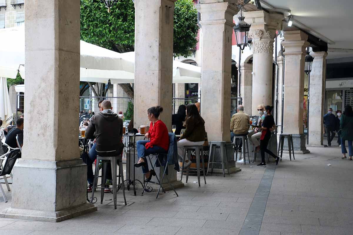 Desescalada Fotos: Tarde de cafés y cañas con amigos en Burgos