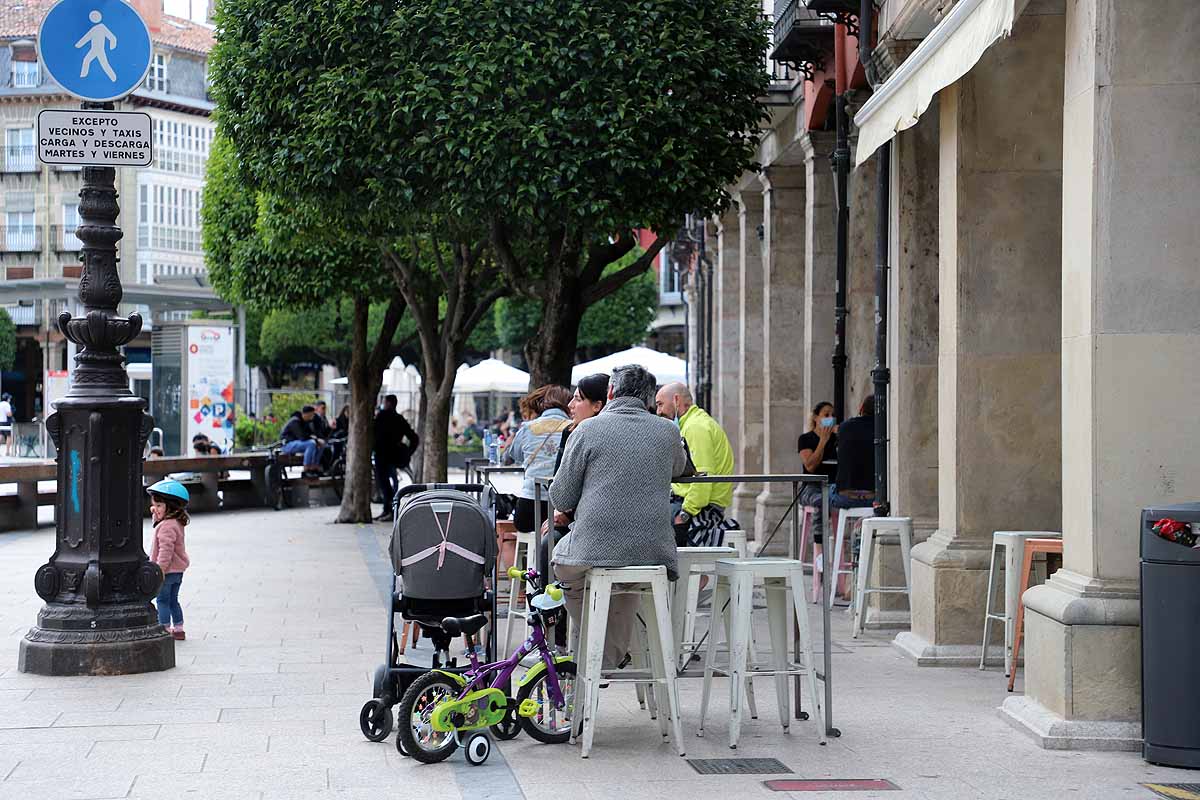 Desescalada Fotos: Tarde de cafés y cañas con amigos en Burgos