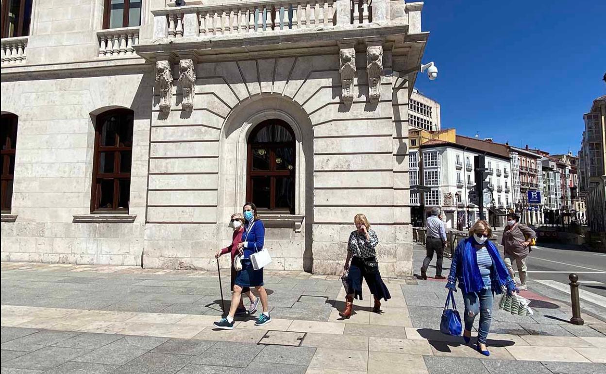 El uso de mascarillas es obligatorio en la mayor parte de las actividades diarias.