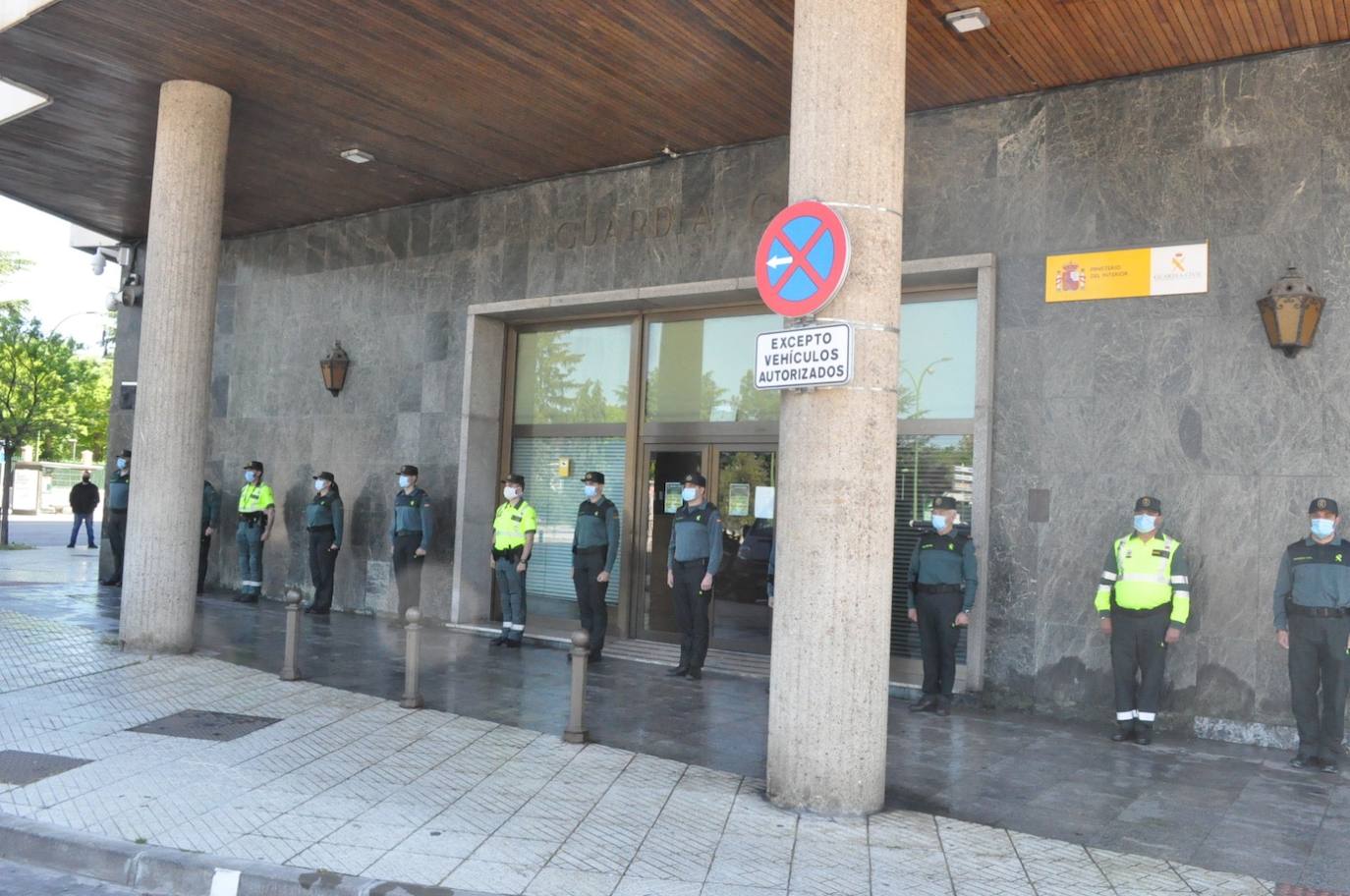 Fotos: Las Instituciones se suman al homenaje por los fallecidos por la covid-19