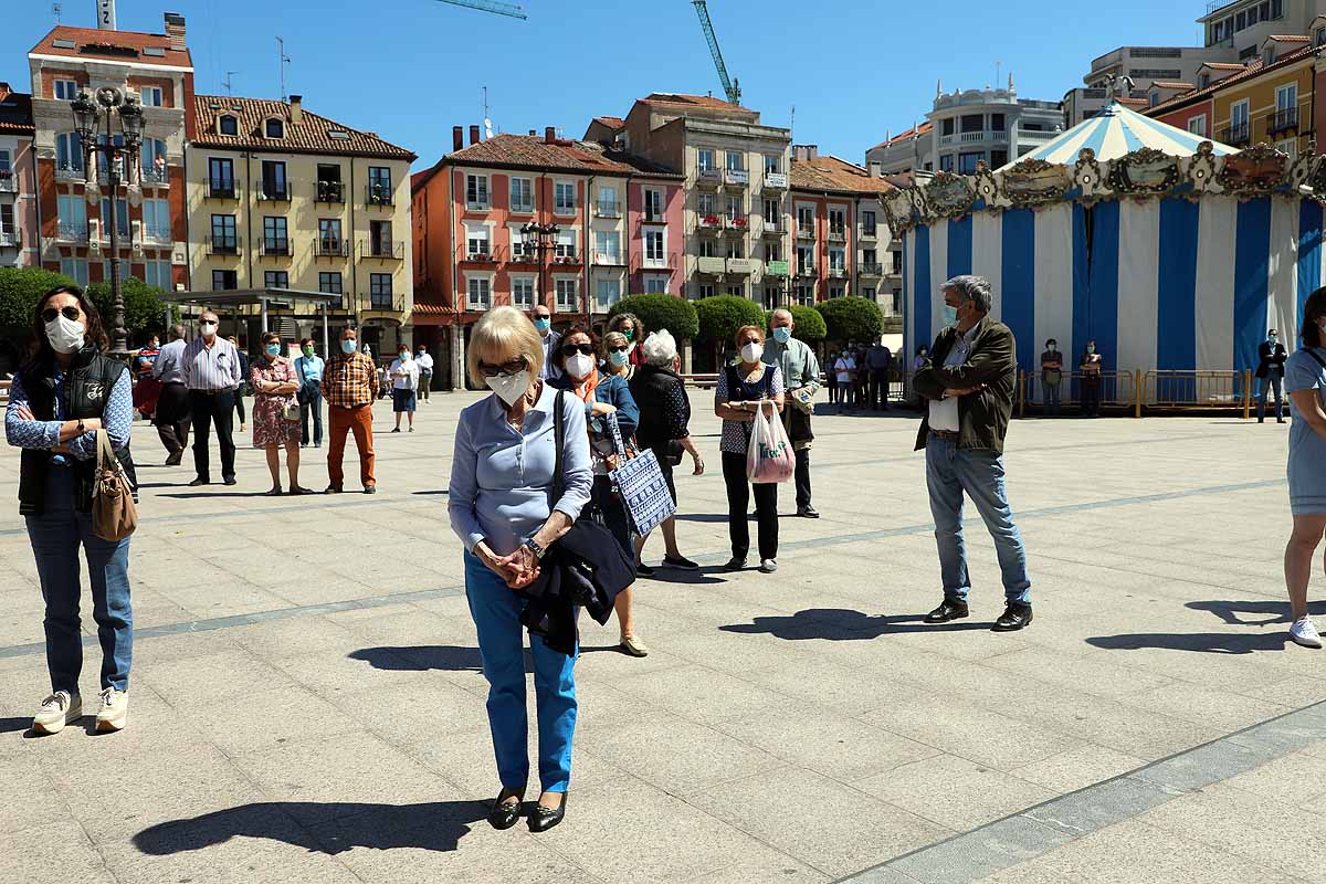 Fotos: Las Instituciones se suman al homenaje por los fallecidos por la covid-19