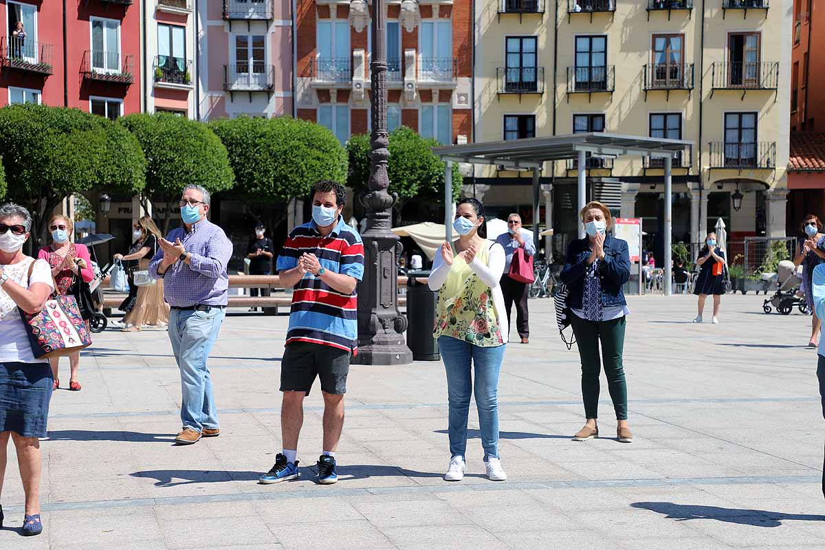 Fotos: Las Instituciones se suman al homenaje por los fallecidos por la covid-19