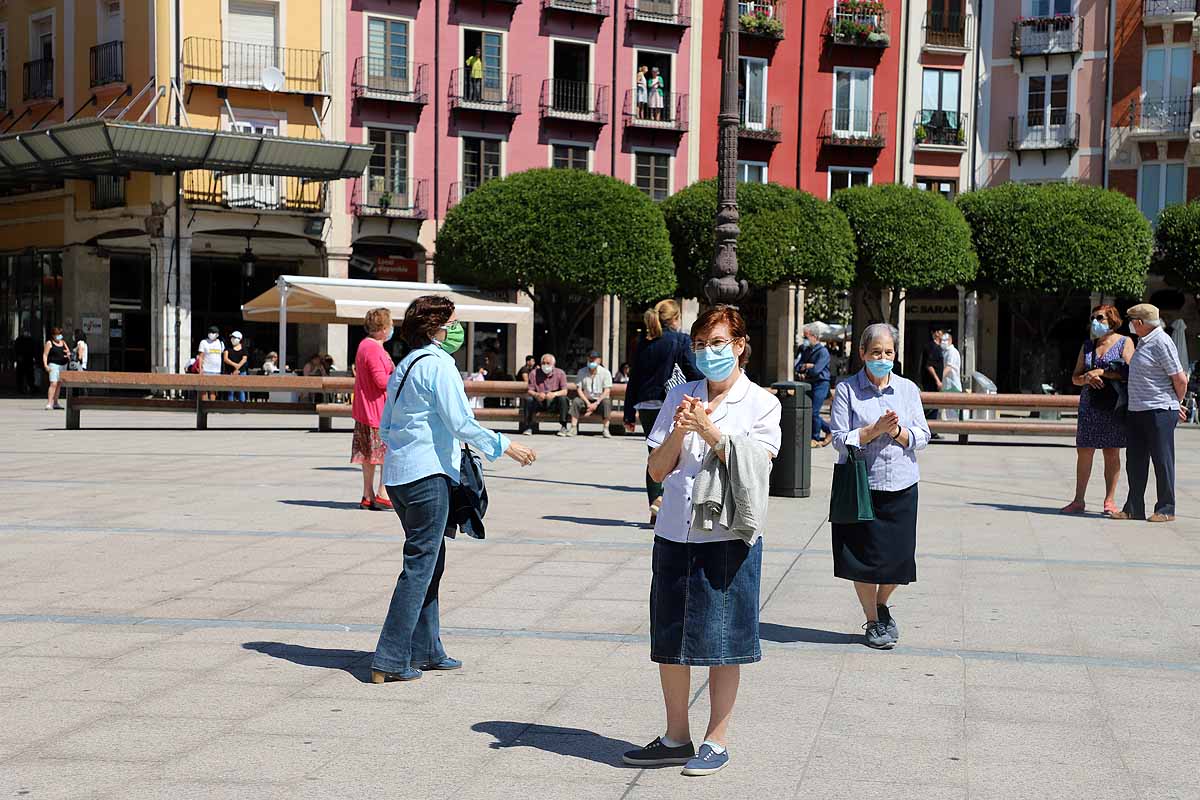 Fotos: Las Instituciones se suman al homenaje por los fallecidos por la covid-19