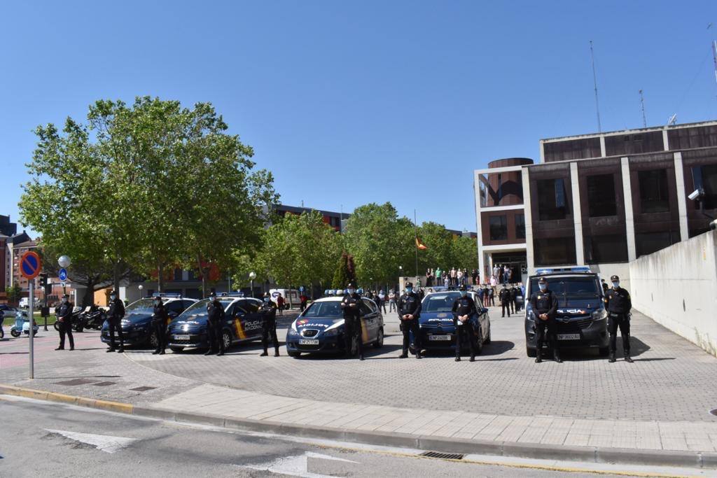 Fotos: Las Instituciones se suman al homenaje por los fallecidos por la covid-19