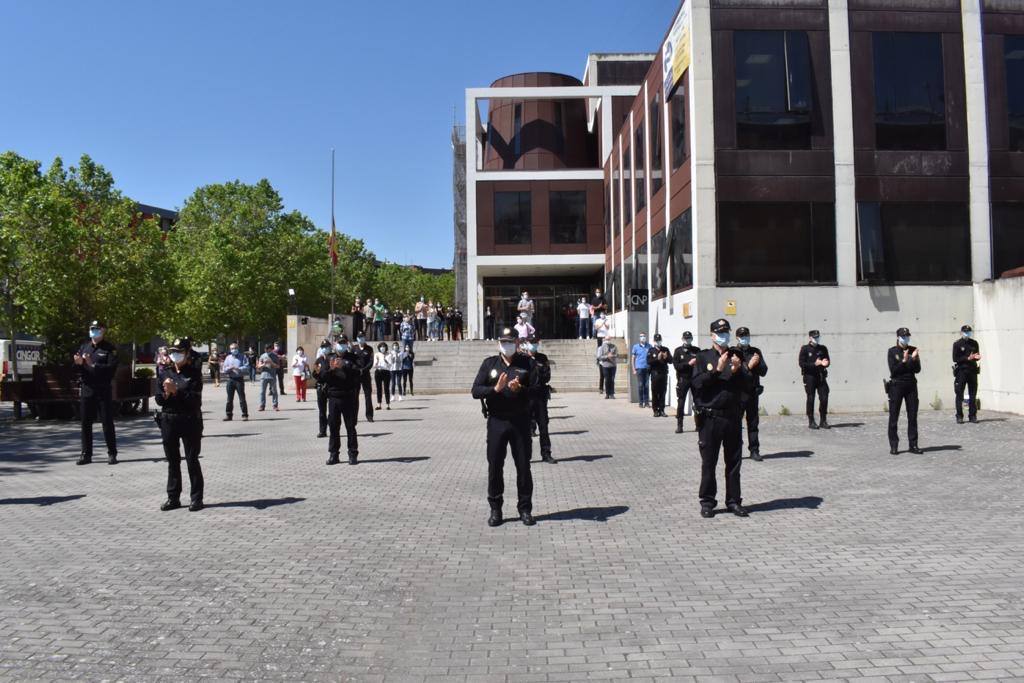 Fotos: Las Instituciones se suman al homenaje por los fallecidos por la covid-19